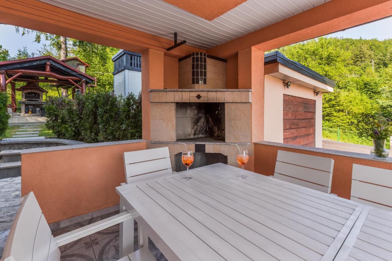Villa Tratea - With A Heated Pool Tomici 外观 照片